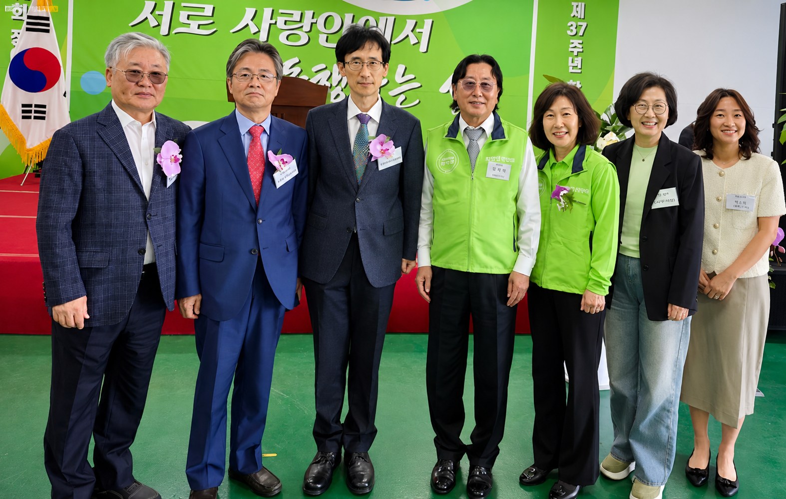 태건비에프 후원금 전달식 기념촬영